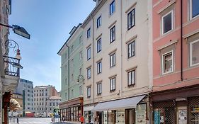 la Maison de Trieste Suite garage in centro 5 persone vicino Piazza Unità